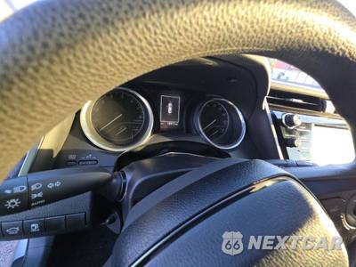 2019 Toyota Camry LE - zdjęcie 12 z 39 - miniatura