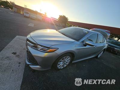 2019 Toyota Camry LE - zdjęcie 1 z 39 - miniatura