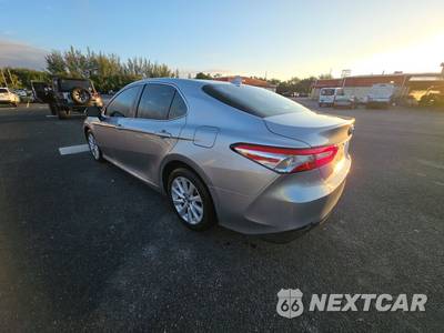 2019 Toyota Camry LE - zdjęcie 6 z 39 - miniatura