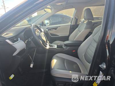 2025 Toyota RAV4 XLE Premium - zdjęcie 7 z 33 - miniatura