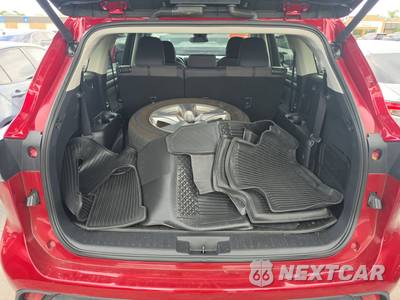2025 Toyota Highlander LE - zdjęcie 17 z 40 - miniatura