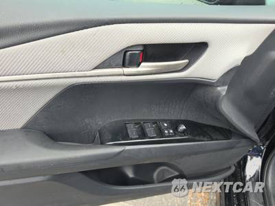 2026 Toyota Camry SE - zdjęcie 9 z 22 - miniatura