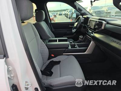 2025 Toyota Tundra SR5 Crew Cab Short Bed - zdjęcie 8 z 27 - miniatura