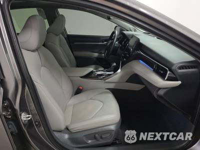 2021 Toyota Camry XLE - zdjęcie 8 z 26 - miniatura