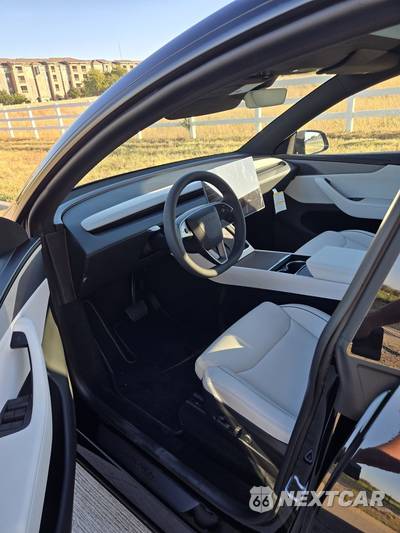 2027 Tesla Model Y Premium - zdjęcie 20 z 22 - miniatura