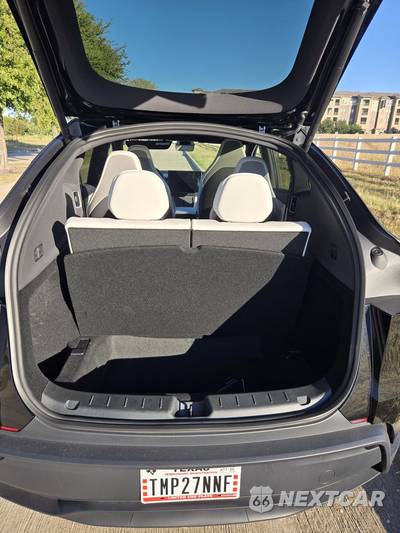 2027 Tesla Model Y Premium - zdjęcie 15 z 22 - miniatura