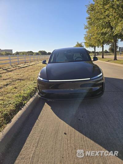 2027 Tesla Model Y Premium - zdjęcie 9 z 22 - miniatura