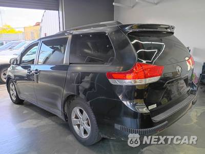 2013 Toyota Sienna LE 8-Passenger 119.3" WB - zdjęcie 6 z 36 - miniatura