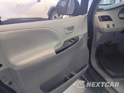 2013 Toyota Sienna LE 8-Passenger 119.3" WB - zdjęcie 11 z 36 - miniatura