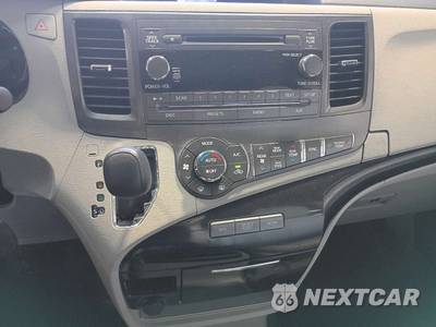 2013 Toyota Sienna LE 8-Passenger 119.3" WB - zdjęcie 21 z 36 - miniatura