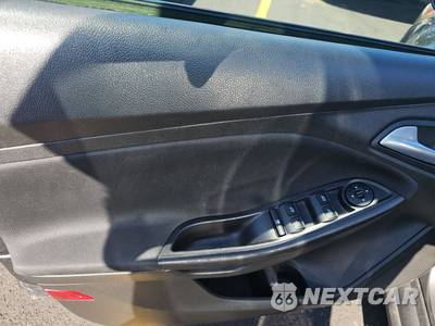 2015 Ford Focus SE Sedan - zdjęcie 9 z 47 - miniatura