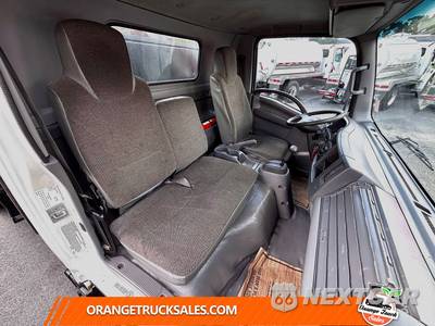 2018 Isuzu NPR HD Base Low Tilt - zdjęcie 16 z 16 - miniatura