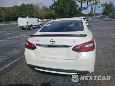 2017 Nissan Altima 2.5 SR - zdjęcie 5 z 26 - miniatura
