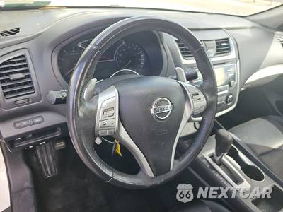 2017 Nissan Altima 2.5 SR - zdjęcie 10 z 26 - miniatura