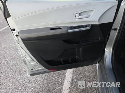 2025 Toyota Sienna LE 8-Passenger 120.5" WB - zdjęcie 9 z 25 - miniatura