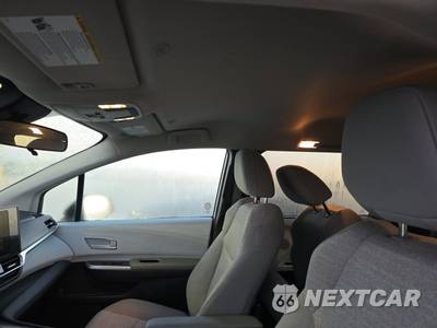 2025 Toyota Sienna LE 8-Passenger 120.5" WB - zdjęcie 18 z 25 - miniatura