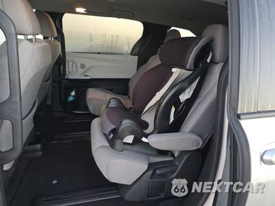 2025 Toyota Sienna LE 8-Passenger 120.5" WB - zdjęcie 13 z 25 - miniatura