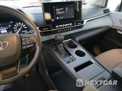 2025 Toyota Sienna LE 8-Passenger 120.5" WB - zdjęcie 11 z 25 - miniatura