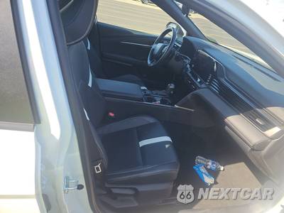 2025 Toyota Camry SE - zdjęcie 8 z 32 - miniatura
