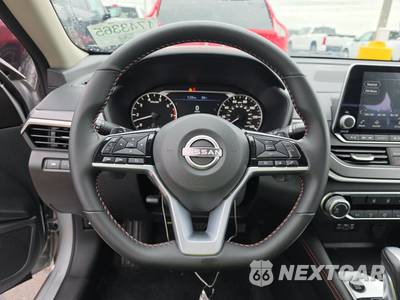 2025 Nissan Altima SR - zdjęcie 10 z 35 - miniatura