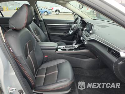 2025 Nissan Altima SR - zdjęcie 8 z 35 - miniatura