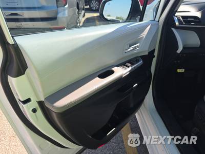 2025 Toyota Sienna LE 8-Passenger 120.5" WB - zdjęcie 9 z 22 - miniatura