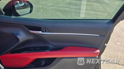 2019 Toyota Camry XSE - zdjęcie 11 z 31 - miniatura