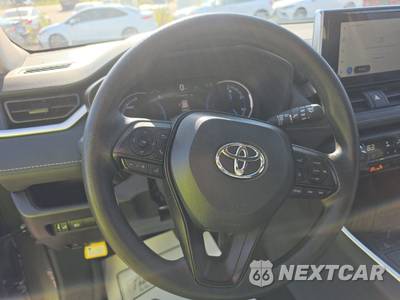 2025 Toyota RAV4 Hybrid XLE - zdjęcie 10 z 28 - miniatura