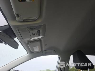 2025 Toyota RAV4 Hybrid XLE - zdjęcie 17 z 24 - miniatura