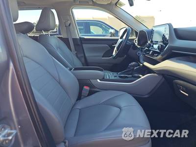 2022 Toyota Highlander XLE - zdjęcie 8 z 19 - miniatura