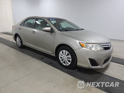 2014 Toyota Camry LE - zdjęcie 3 z 28 - miniatura