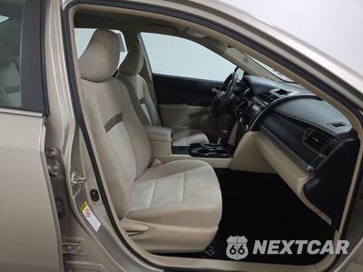 2014 Toyota Camry LE - zdjęcie 8 z 28 - miniatura