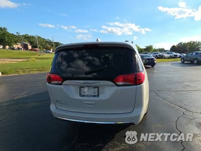 2020 Chrysler Pacifica Touring L Plus 121.6" WB - zdjęcie 5 z 13 - miniatura