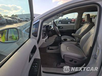 2020 Chrysler Pacifica Touring L Plus 121.6" WB - zdjęcie 7 z 13 - miniatura