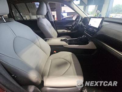 2025 Toyota Grand Highlander XLE - zdjęcie 8 z 18 - miniatura
