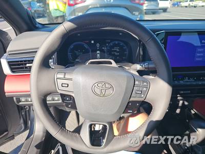 2026 Toyota Camry XSE - zdjęcie 16 z 24 - miniatura