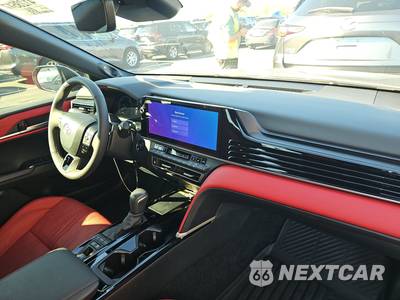2026 Toyota Camry XSE - zdjęcie 17 z 24 - miniatura