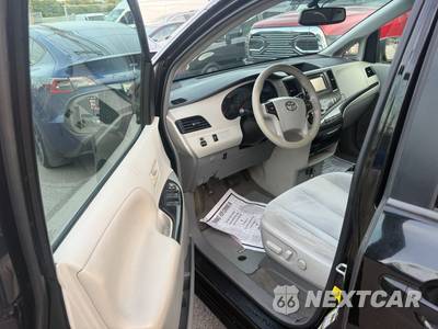 2013 Toyota Sienna LE 8-Passenger 119.3" WB - zdjęcie 19 z 32 - miniatura