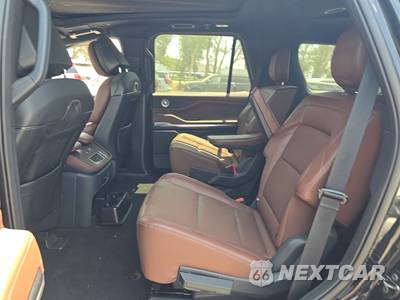2025 Lincoln Navigator Reserve - zdjęcie 13 z 55 - miniatura