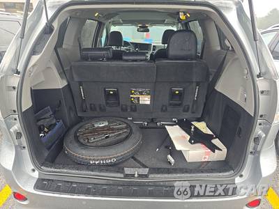 2020 Toyota Sienna SE 8-Passenger 119.3" WB - zdjęcie 17 z 21 - miniatura