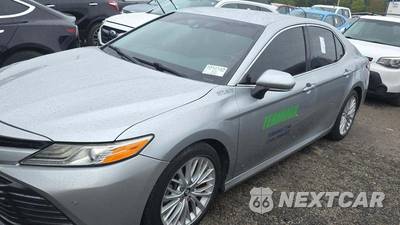2018 Toyota Camry XLE - zdjęcie 12 z 26 - miniatura