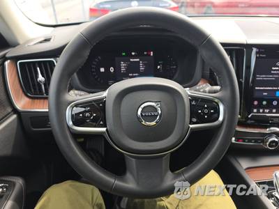 2024 Volvo XC60 Recharge Plug-In Hybrid T8 Ultimate Dark Theme - zdjęcie 10 z 25 - miniatura