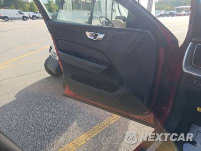 2022 Volvo XC60 Recharge Plug-In Hybrid T8 R-Design - zdjęcie 9 z 22 - miniatura