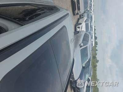 2025 Volvo XC40 B5 Plus Dark Theme - zdjęcie 19 z 20 - miniatura