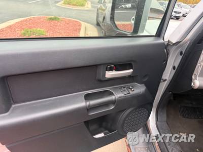 2008 Toyota FJ Cruiser w/Rear Doors - zdjęcie 19 z 27 - miniatura