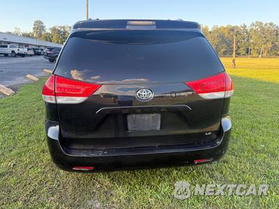 2011 Toyota Sienna LE 8-Passenger 119.3" WB - zdjęcie 6 z 19 - miniatura