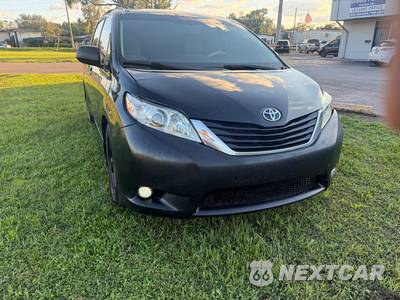 2011 Toyota Sienna LE 8-Passenger 119.3" WB - zdjęcie 12 z 19 - miniatura