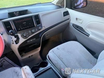 2011 Toyota Sienna LE 8-Passenger 119.3" WB - zdjęcie 16 z 19 - miniatura