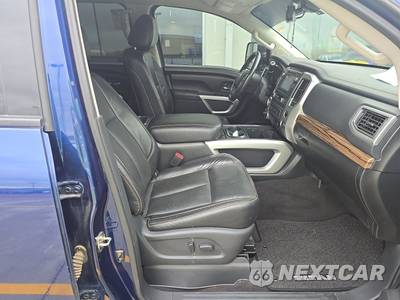 2017 Nissan TITAN SL Crew Cab Short Bed - zdjęcie 8 z 25 - miniatura