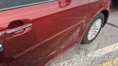 2014 Toyota Sienna XLE 8-Passenger 119.3" WB - zdjęcie 20 z 50 - miniatura